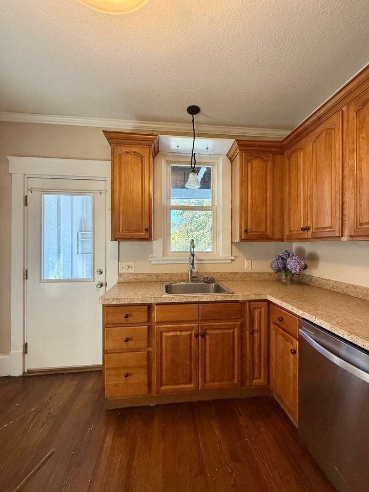 547 W Maple St - Photo 5 of 22