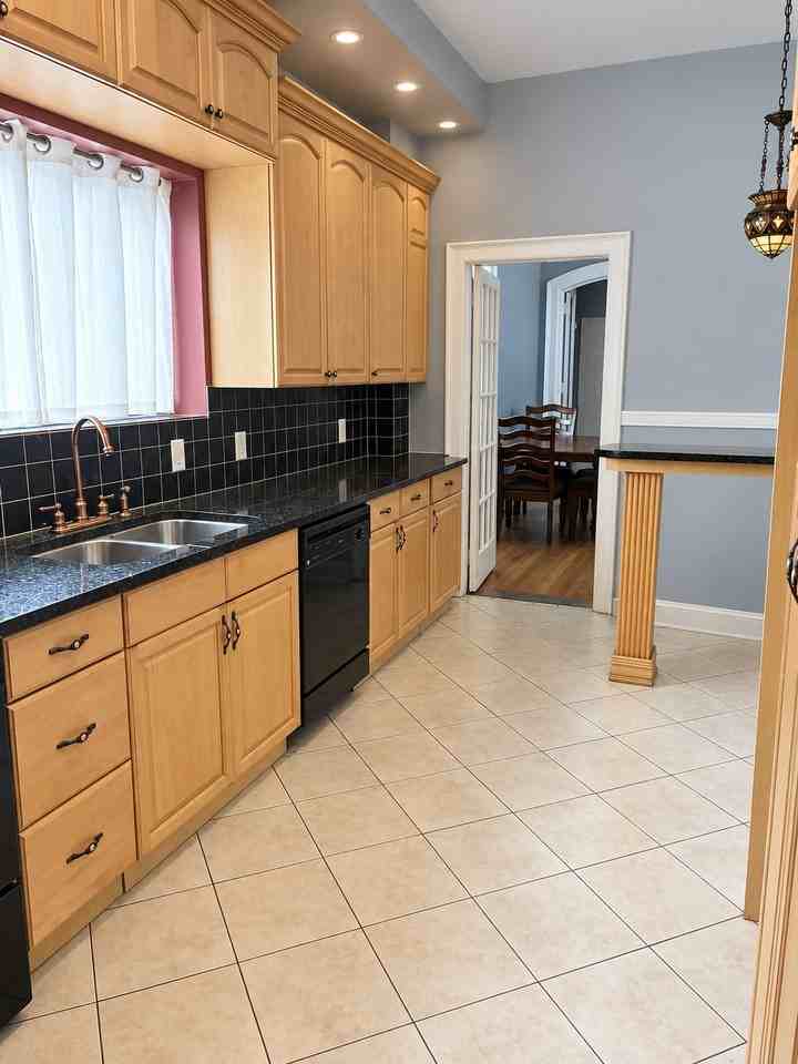 624 Jefferson Ave #1 - Photo 3 of 7