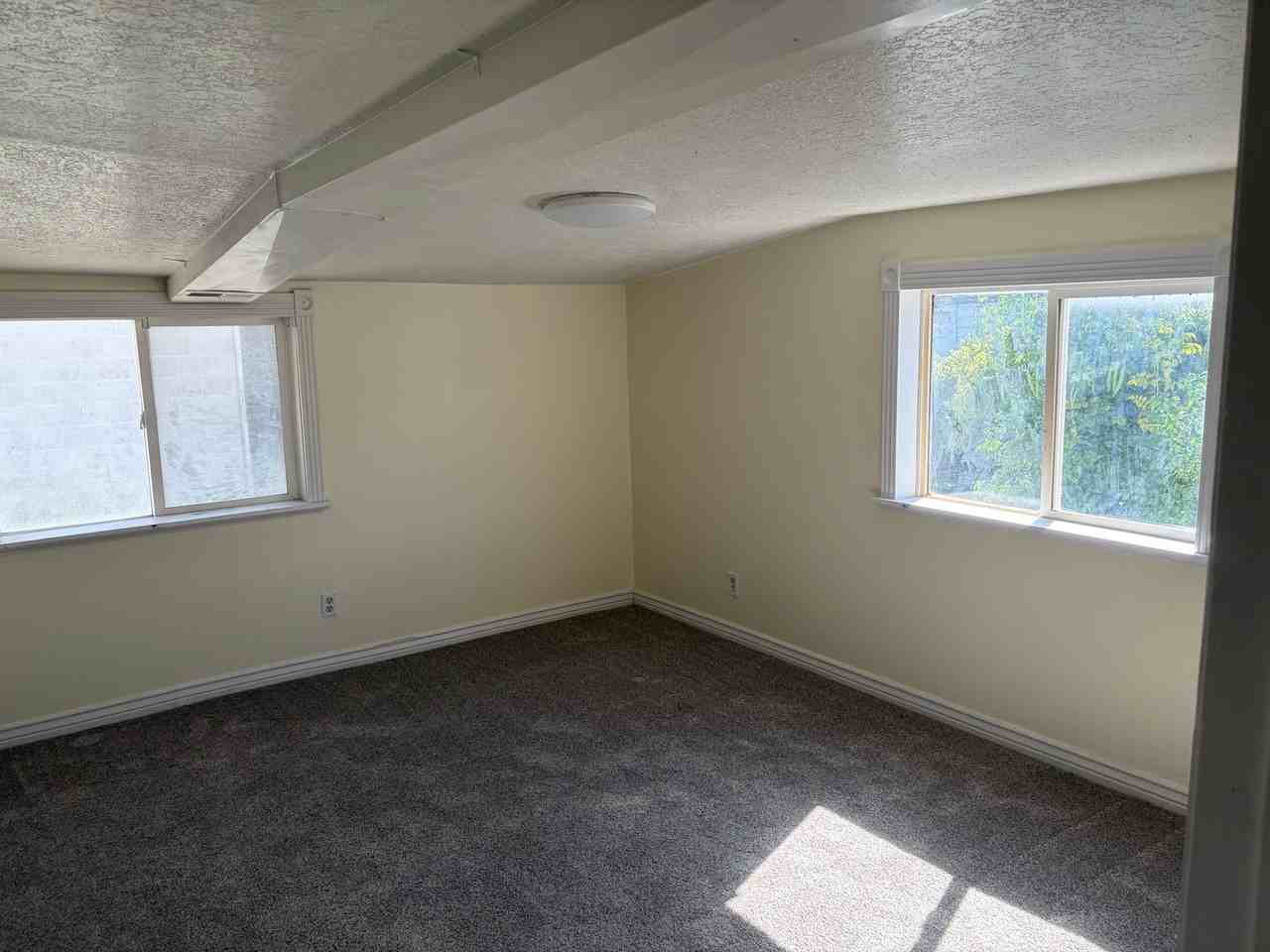 5011 S Glenn St - Photo 4 of 10