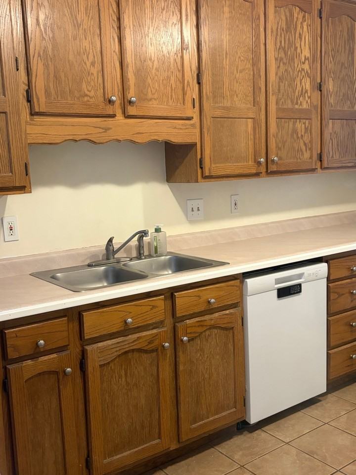 5011 S Glenn St - Photo 6 of 10
