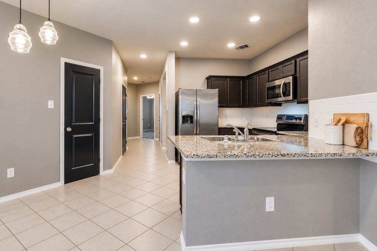 877 Darst Dr - Photo 6 of 20