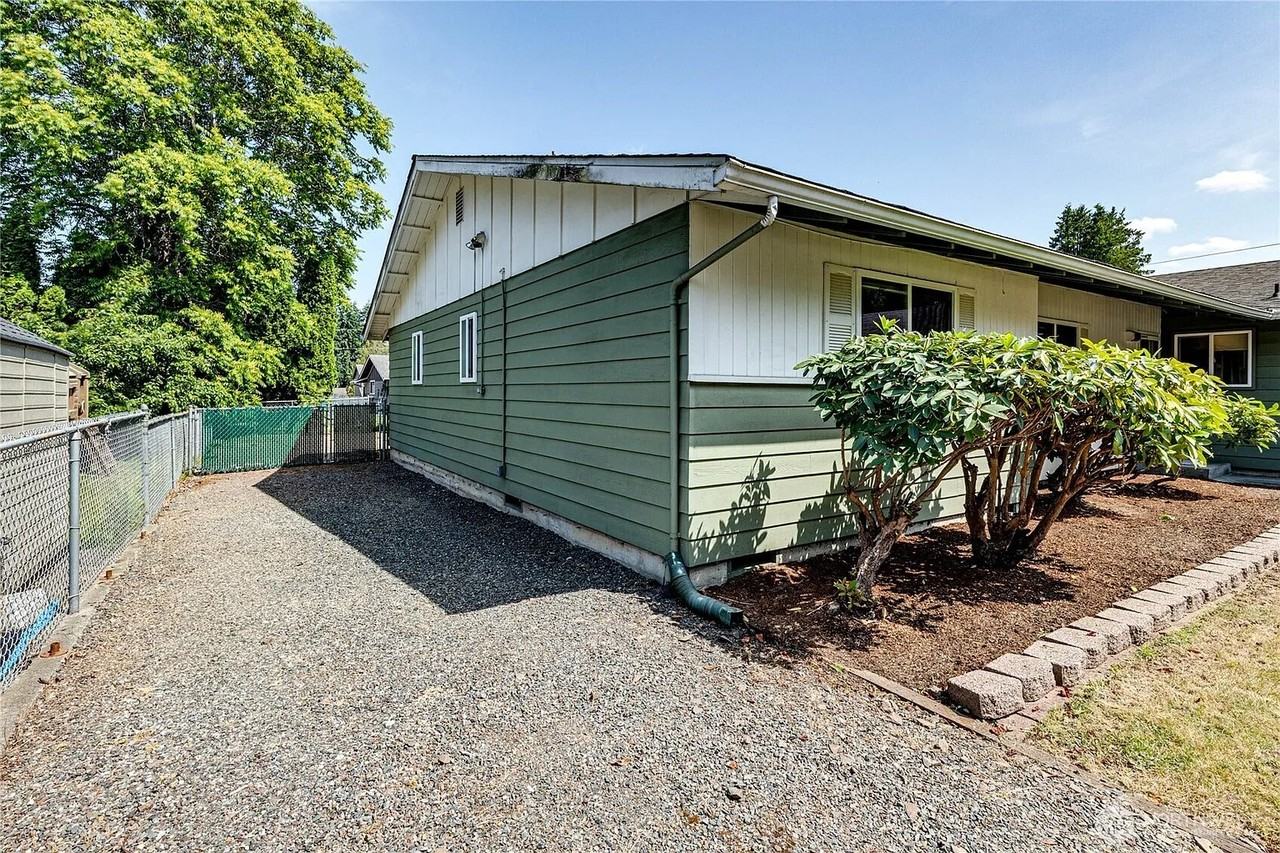 10823 35th Ave Se - Photo 2 of 5