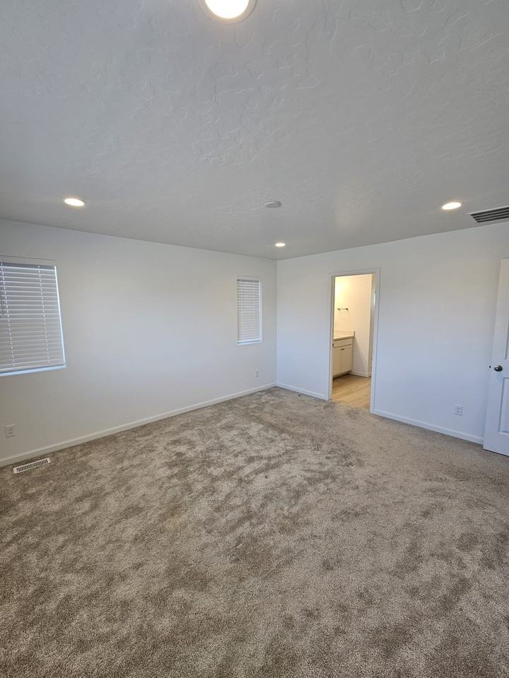 1453 E Wilbur Ln - Photo 6 of 13