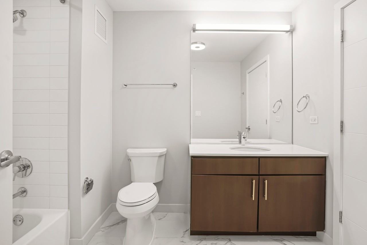 767 W Adams St - Photo 5 of 13