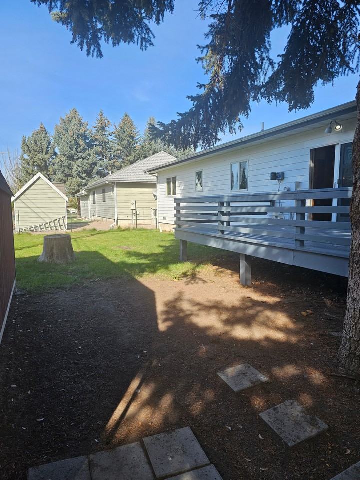 505 Bayview Dr - Photo 2 of 24