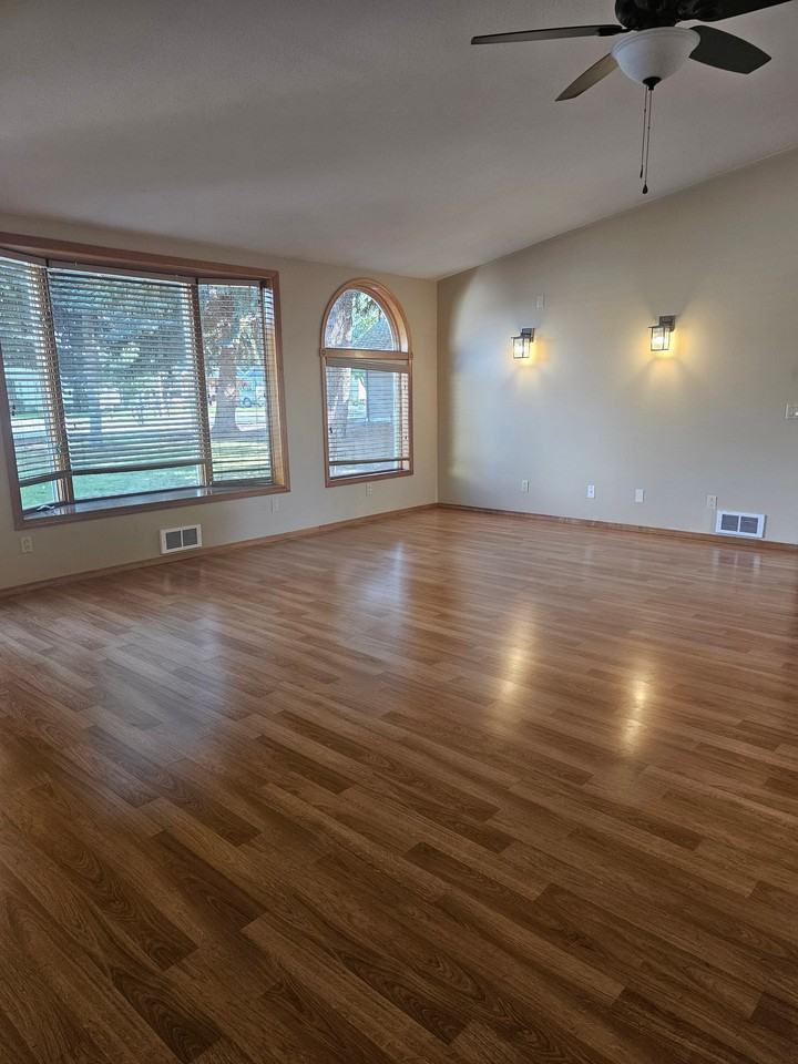 505 Bayview Dr - Photo 6 of 24