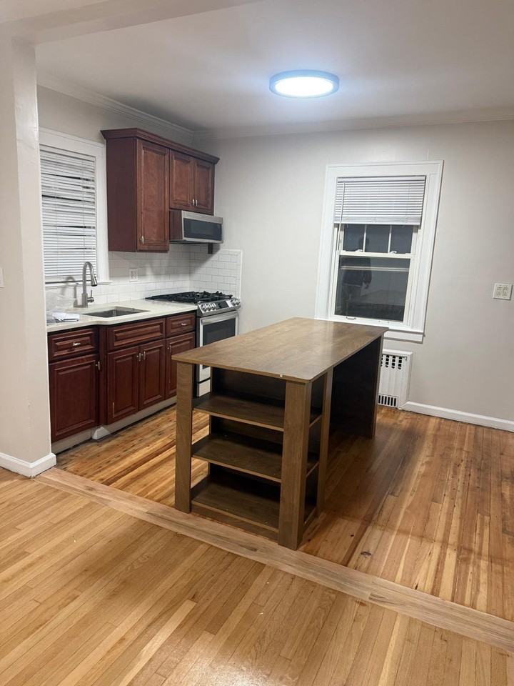 290 Roberts Ave - Photo 2 of 10