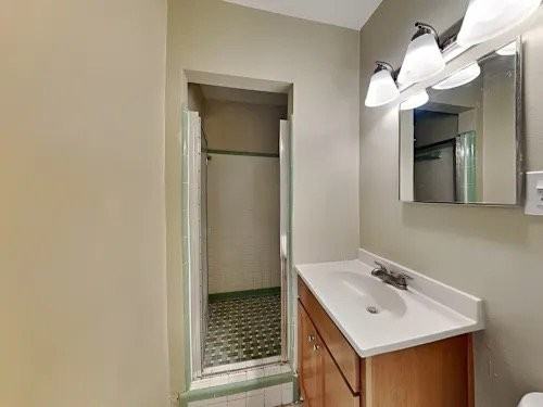 980 Lakewood Ave - Photo 2 of 11