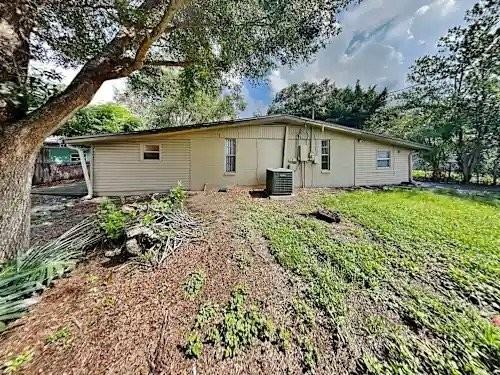 980 Lakewood Ave - Photo 3 of 11
