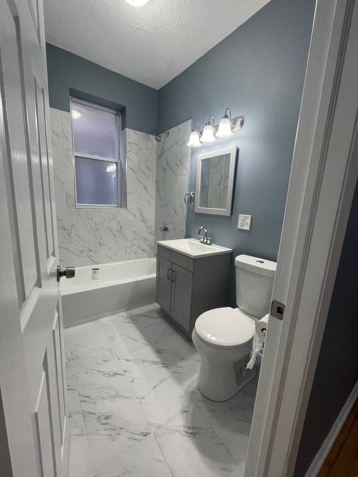 5924 S Rockwell St #1 - Photo 4 of 7