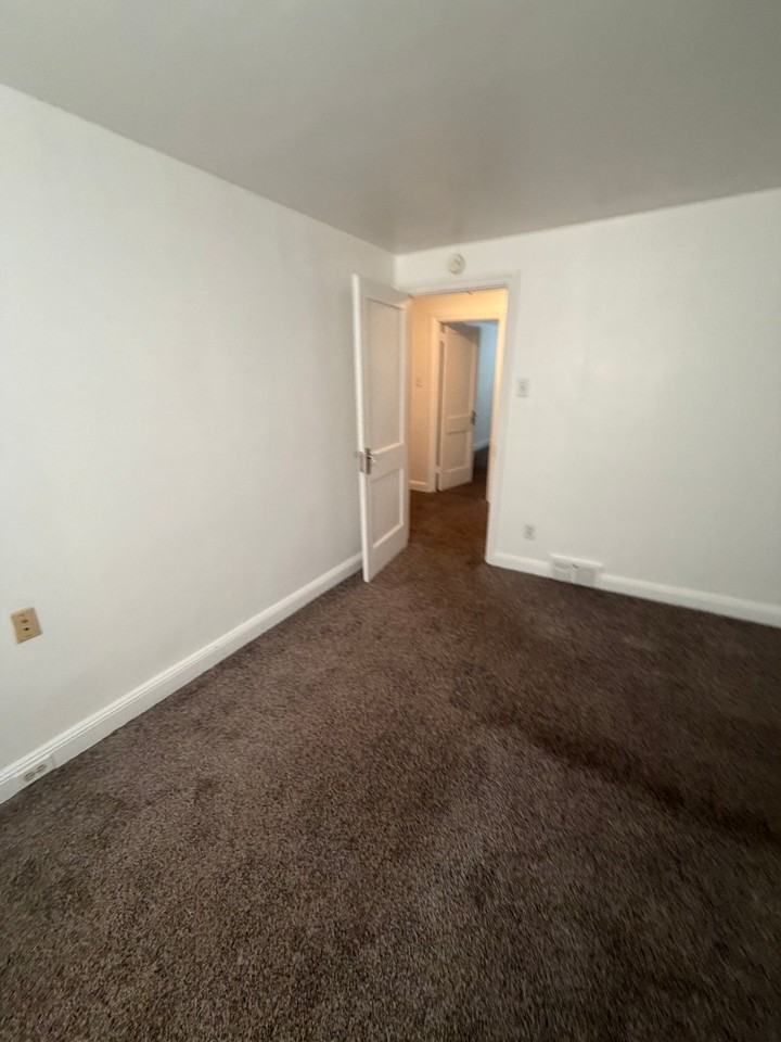 142 W 21st St - Photo 3 of 20