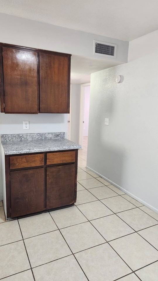6701 N. 27th Avenue - Photo 2 of 10