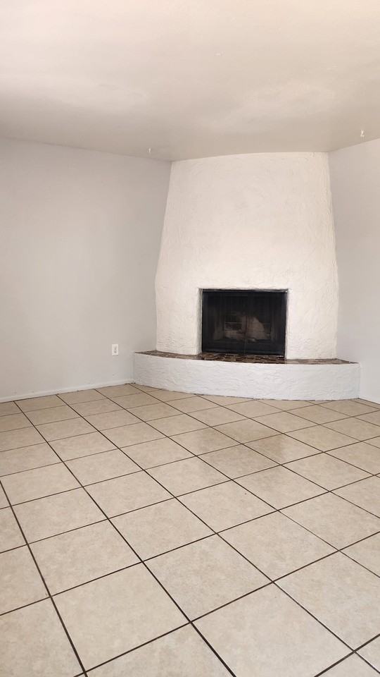 6701 N. 27th Avenue - Photo 3 of 10