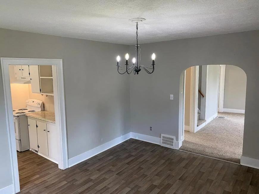 318 N Lyman St - Photo 2 of 10
