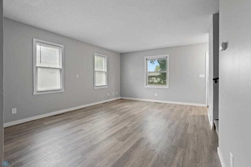 709 26th St N - Photo 5 of 10