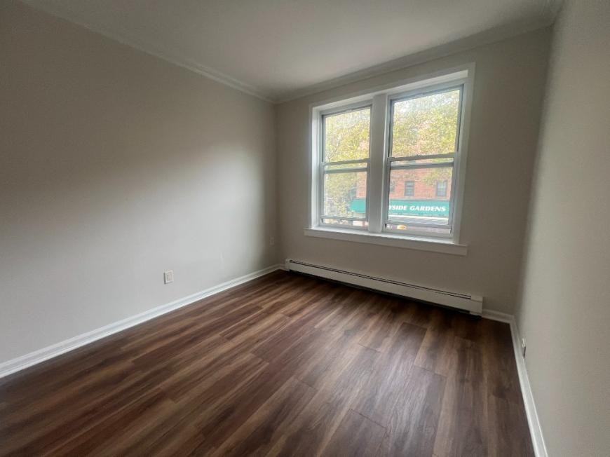 4604 Skillman Ave - Photo 5 of 9