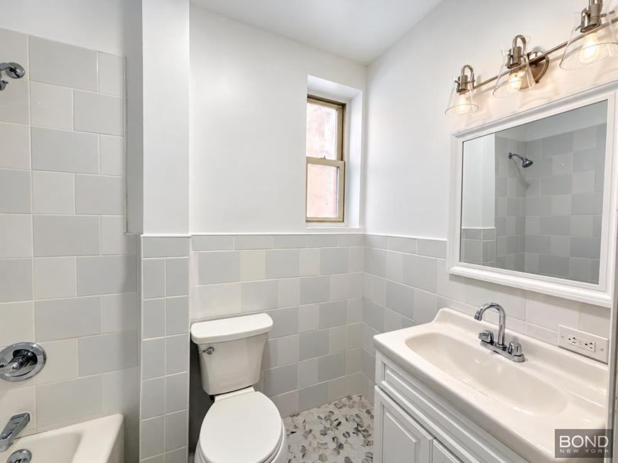 285 Rockaway Pkwy - Photo 3 of 5