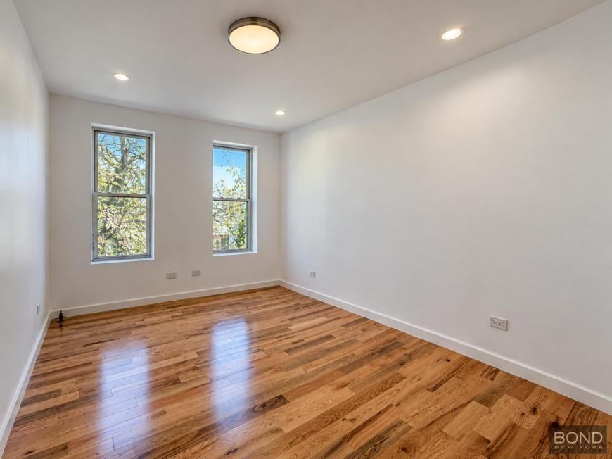 285 Rockaway Pkwy - Photo 4 of 5