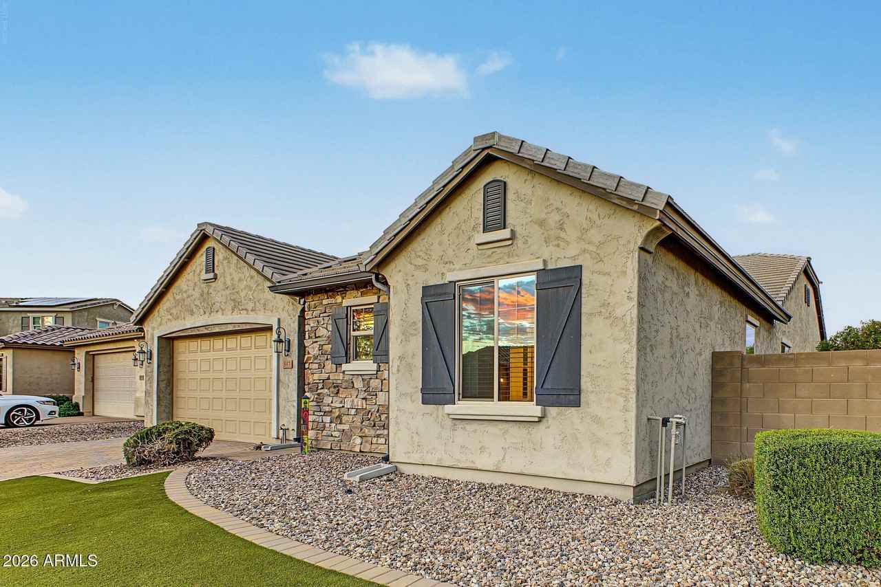 547 S 197th Ave - Photo 6 of 40