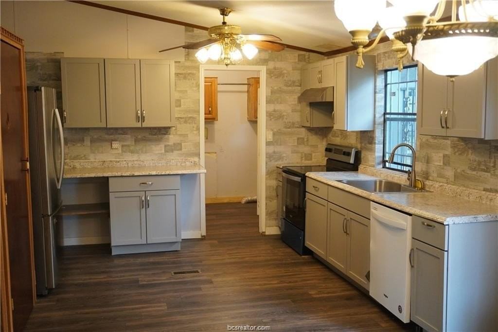 4644 Merlin Dr - Photo 5 of 10