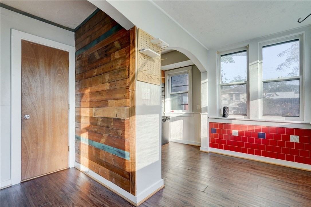 5008 Saint Paul Blvd - Photo 5 of 39