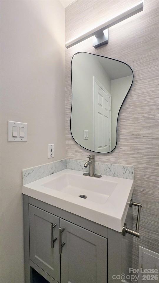 111 Potts St - Photo 7 of 10