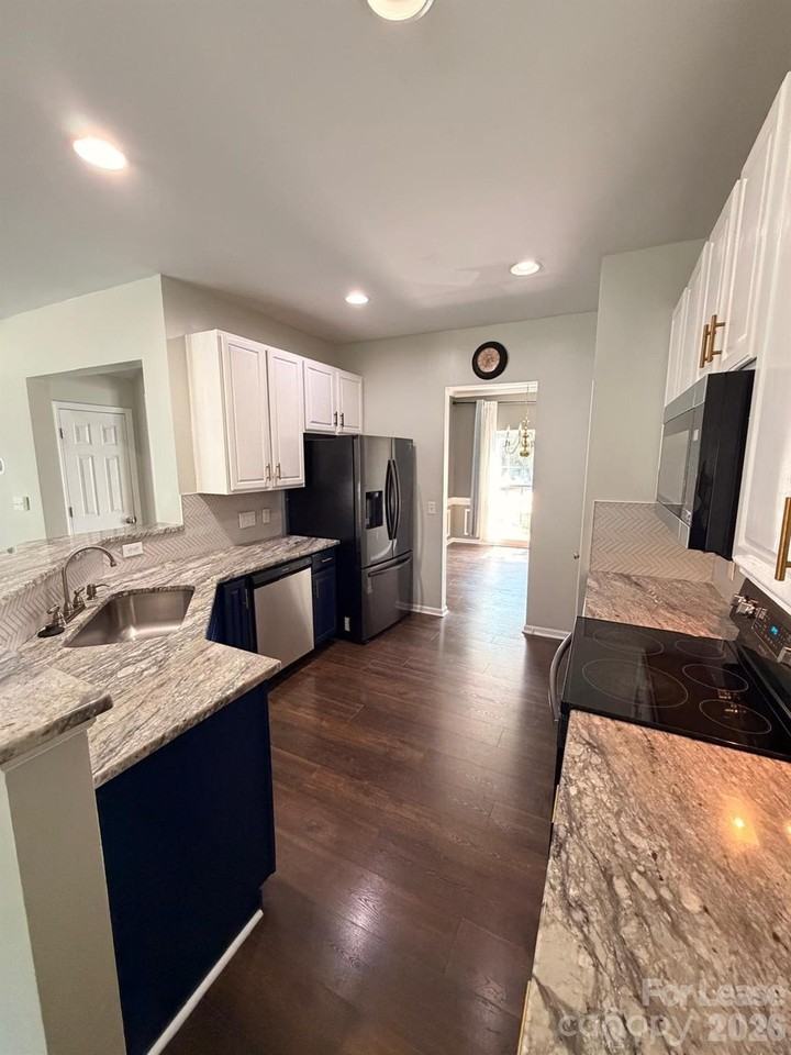 1842 Moss Creek Dr - Photo 3 of 46