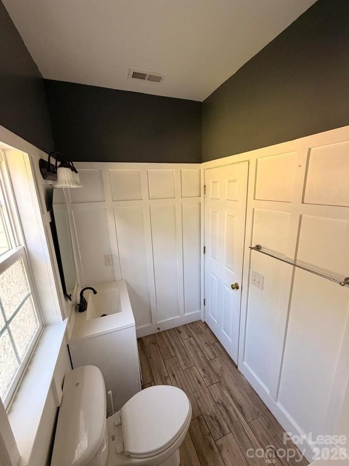 1842 Moss Creek Dr - Photo 4 of 46