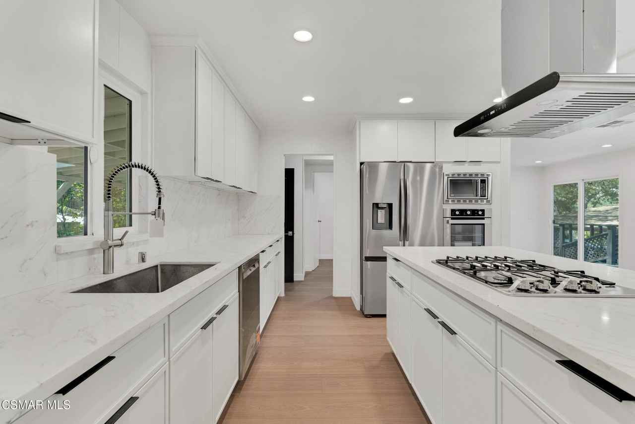 76 Little John Ln - Photo 2 of 33