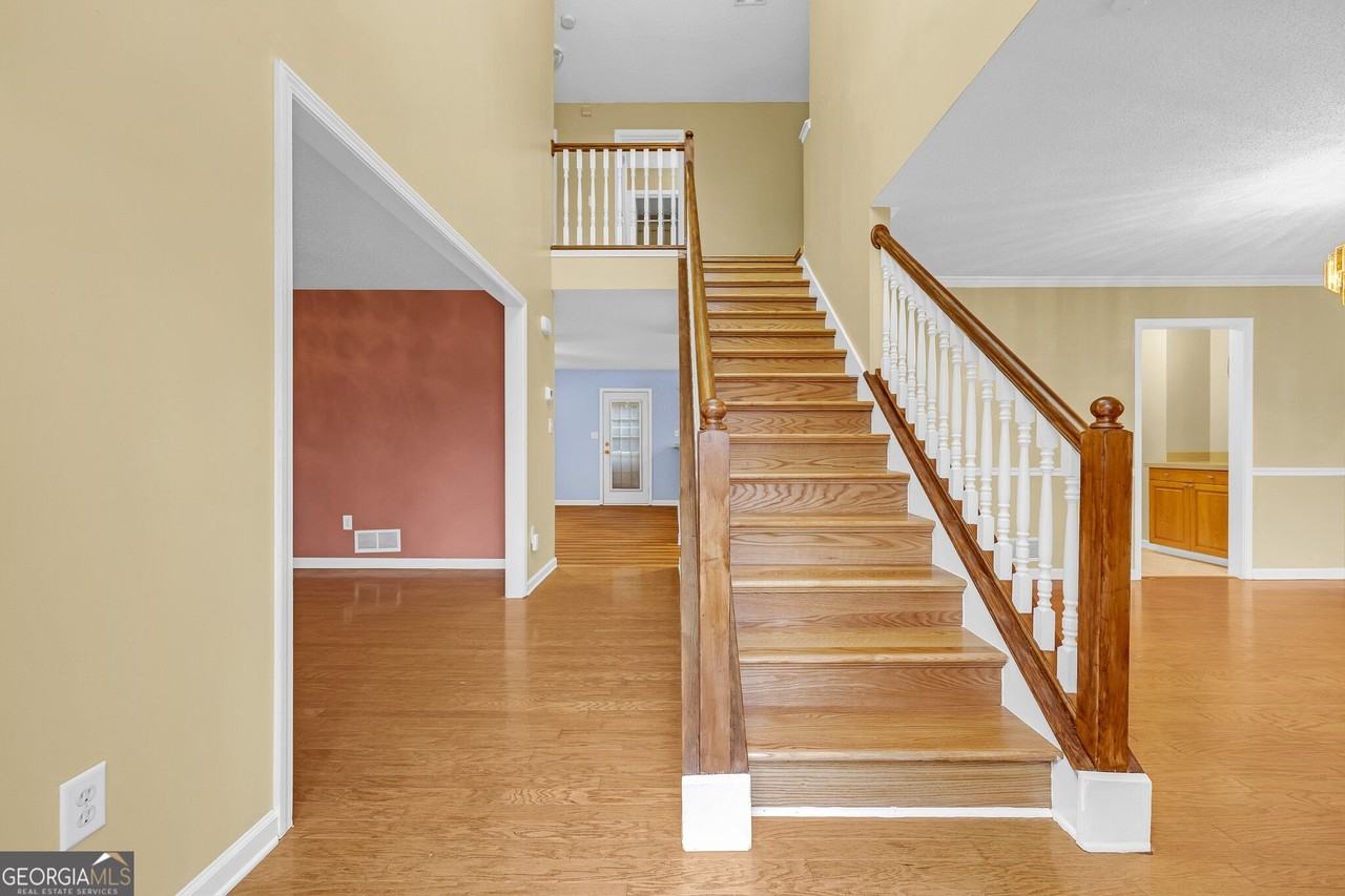 270 Brook Hollow Dr - Photo 5 of 33