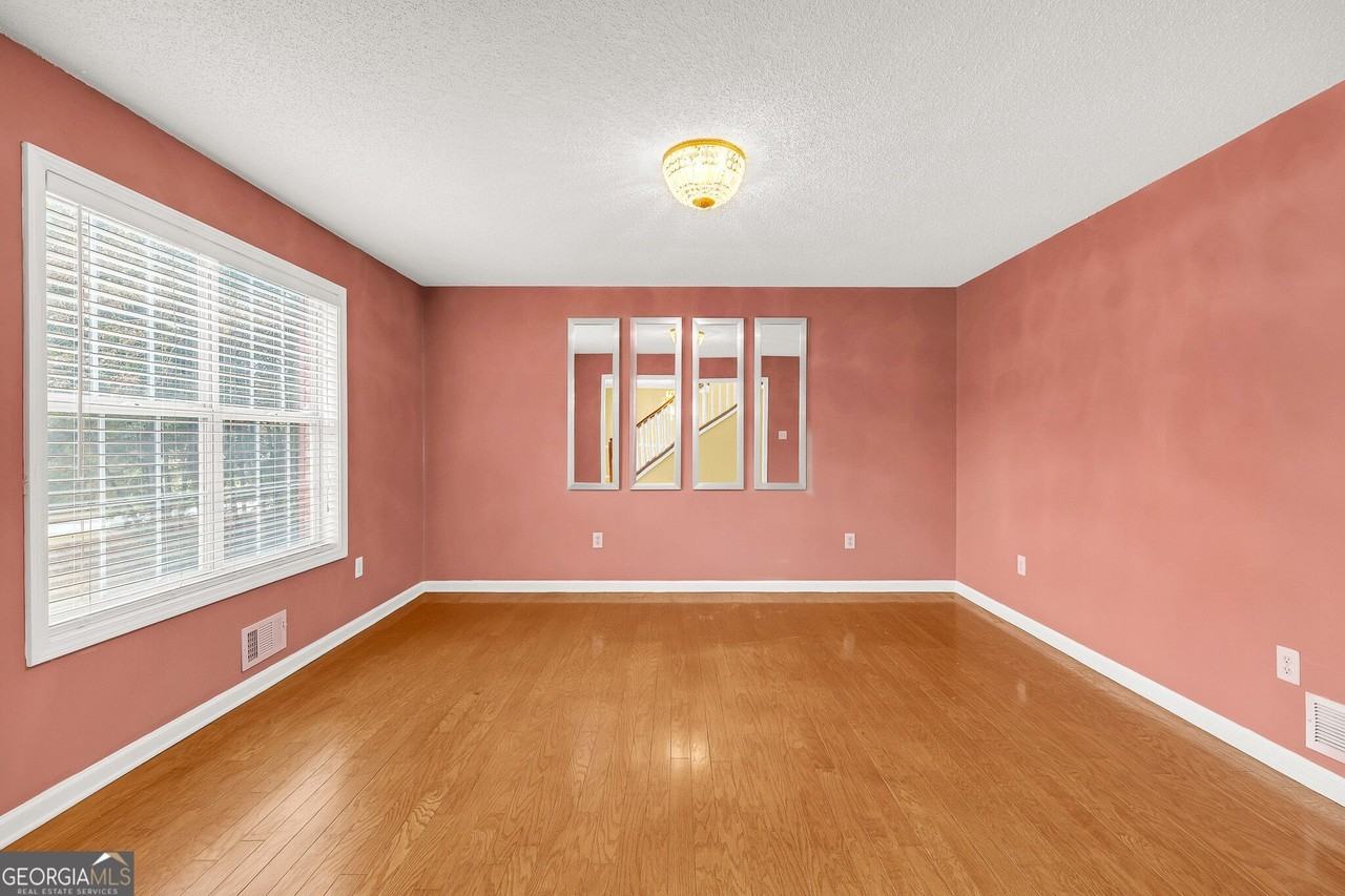 270 Brook Hollow Dr - Photo 6 of 33