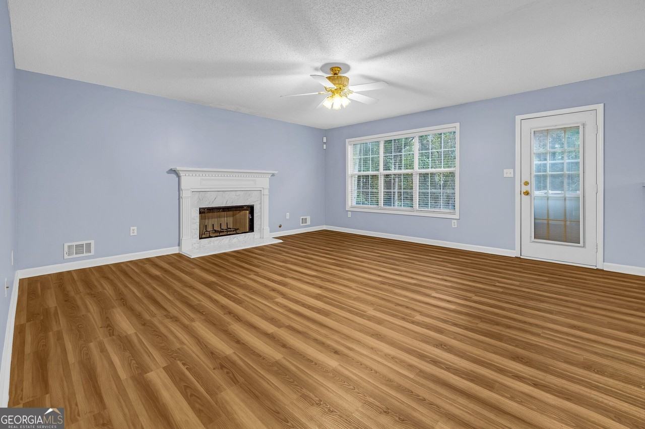 270 Brook Hollow Dr - Photo 7 of 33