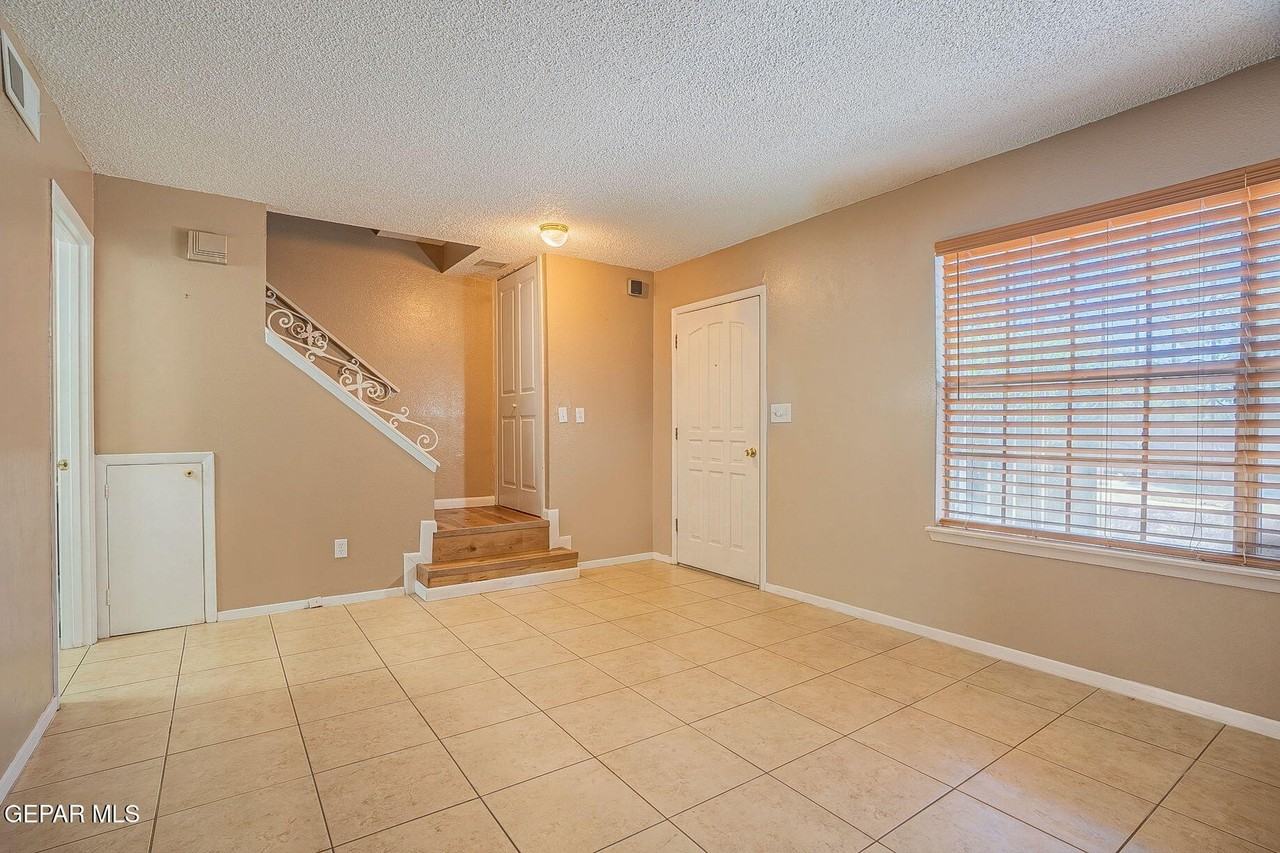 233 Maricopa Dr #233 - Photo 5 of 25