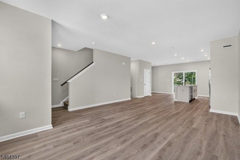 139 Essex Ave - Photo 5 of 14
