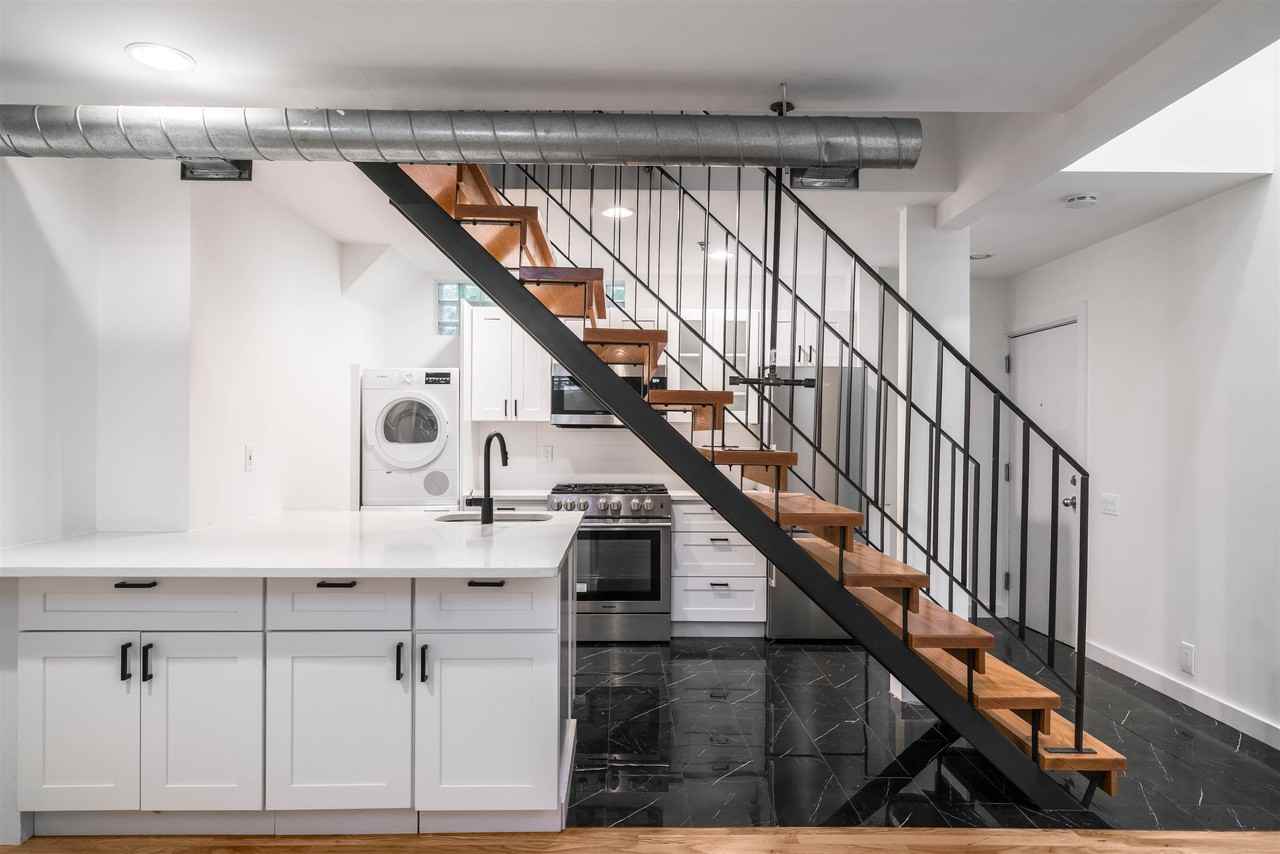 830 Hudson St #7 - Photo 4 of 16