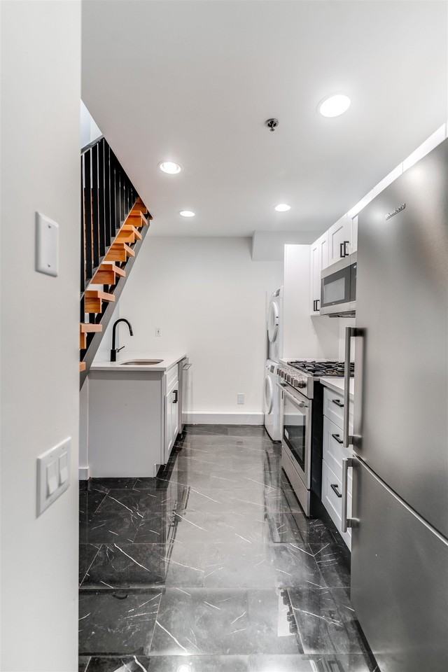 830 Hudson St #7 - Photo 7 of 16