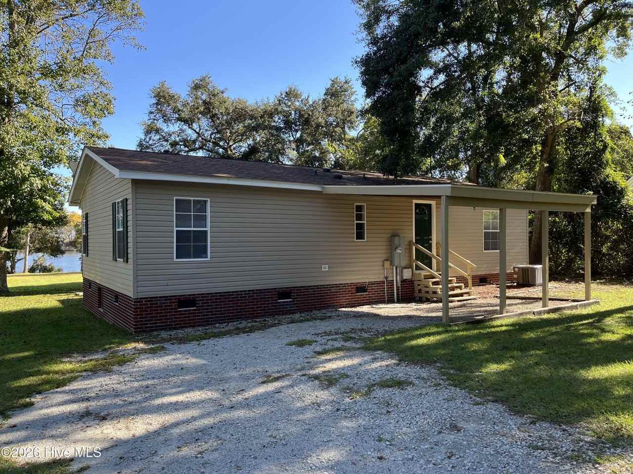 720 Bay Harbor Dr - Photo 2 of 18