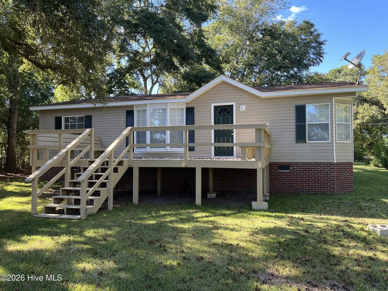 720 Bay Harbor Dr - Photo 3 of 18