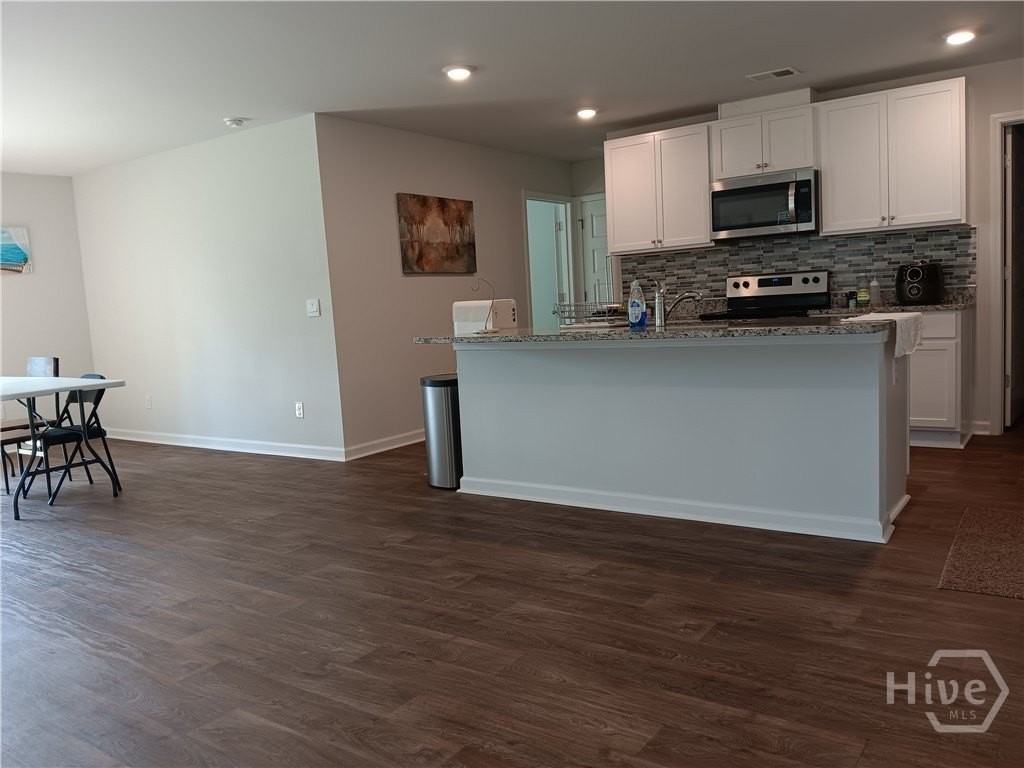 405 Coconut Dr - Photo 7 of 18