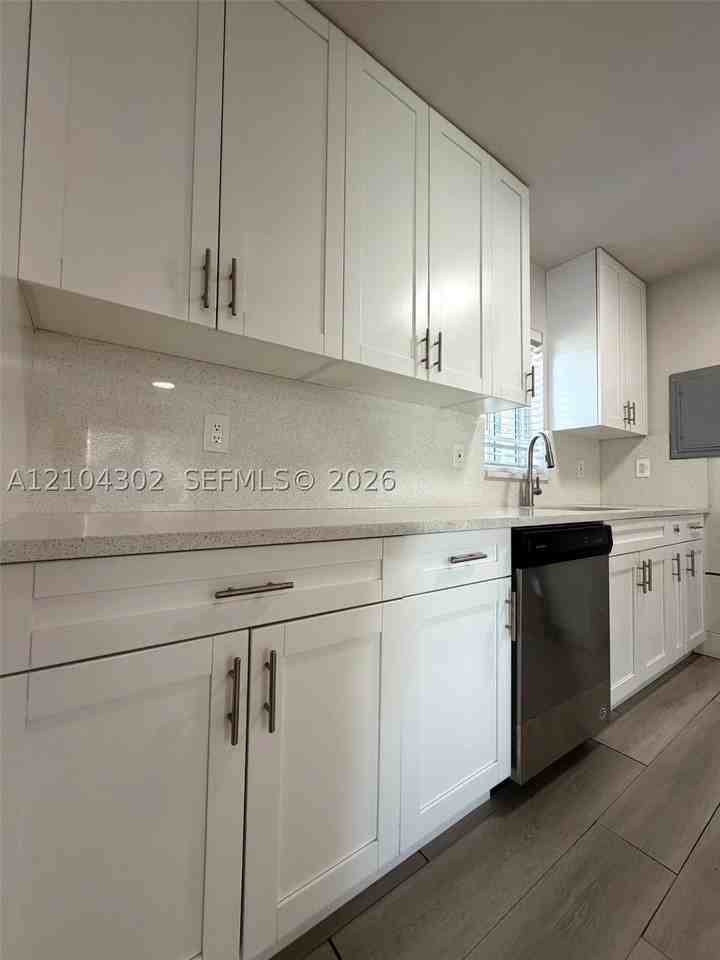 9981 Jamaica Dr - Photo 3 of 16