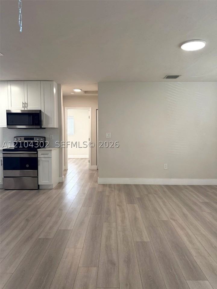 9981 Jamaica Dr - Photo 4 of 16