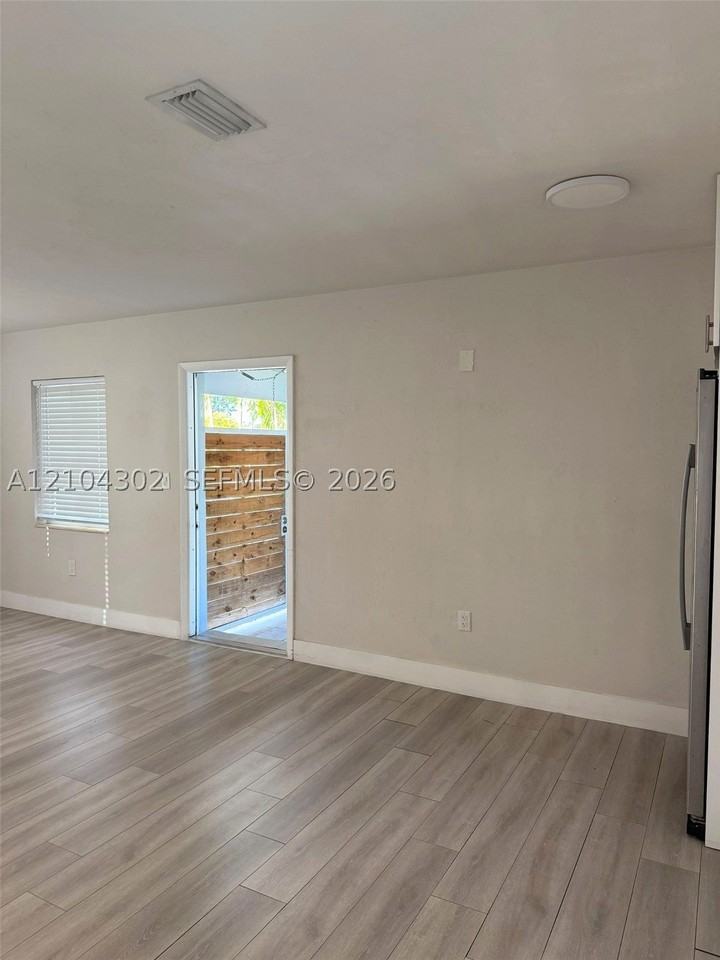 9981 Jamaica Dr - Photo 5 of 16