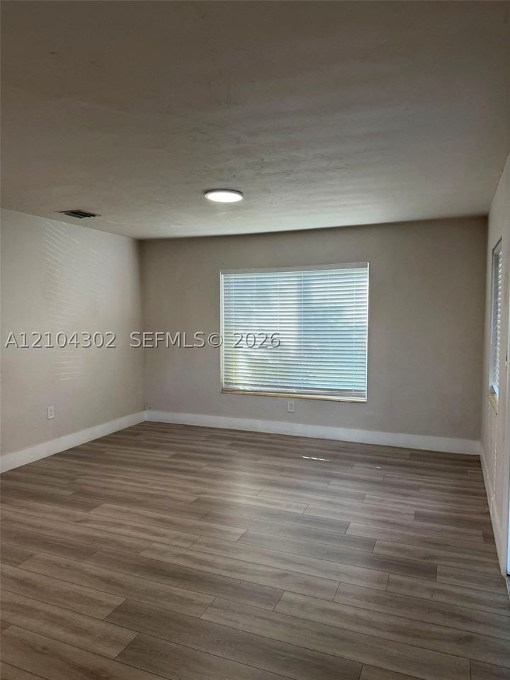 9981 Jamaica Dr - Photo 7 of 16
