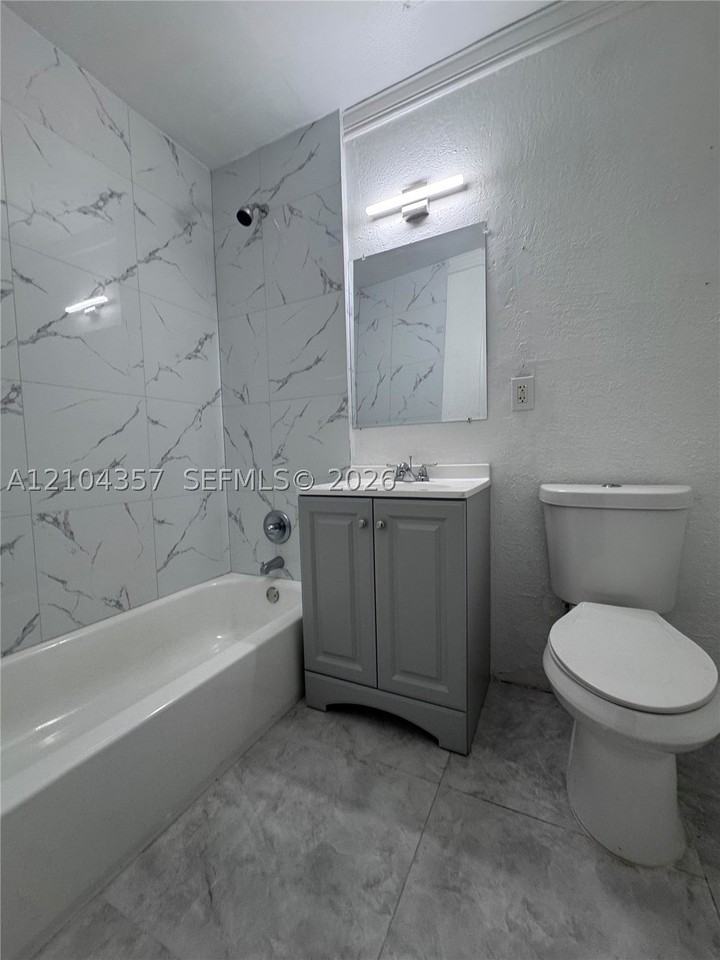 302 Sw 1st Ct #A - Photo 2 of 7