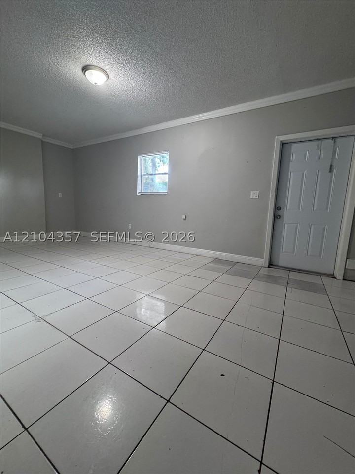 302 Sw 1st Ct #A - Photo 4 of 7