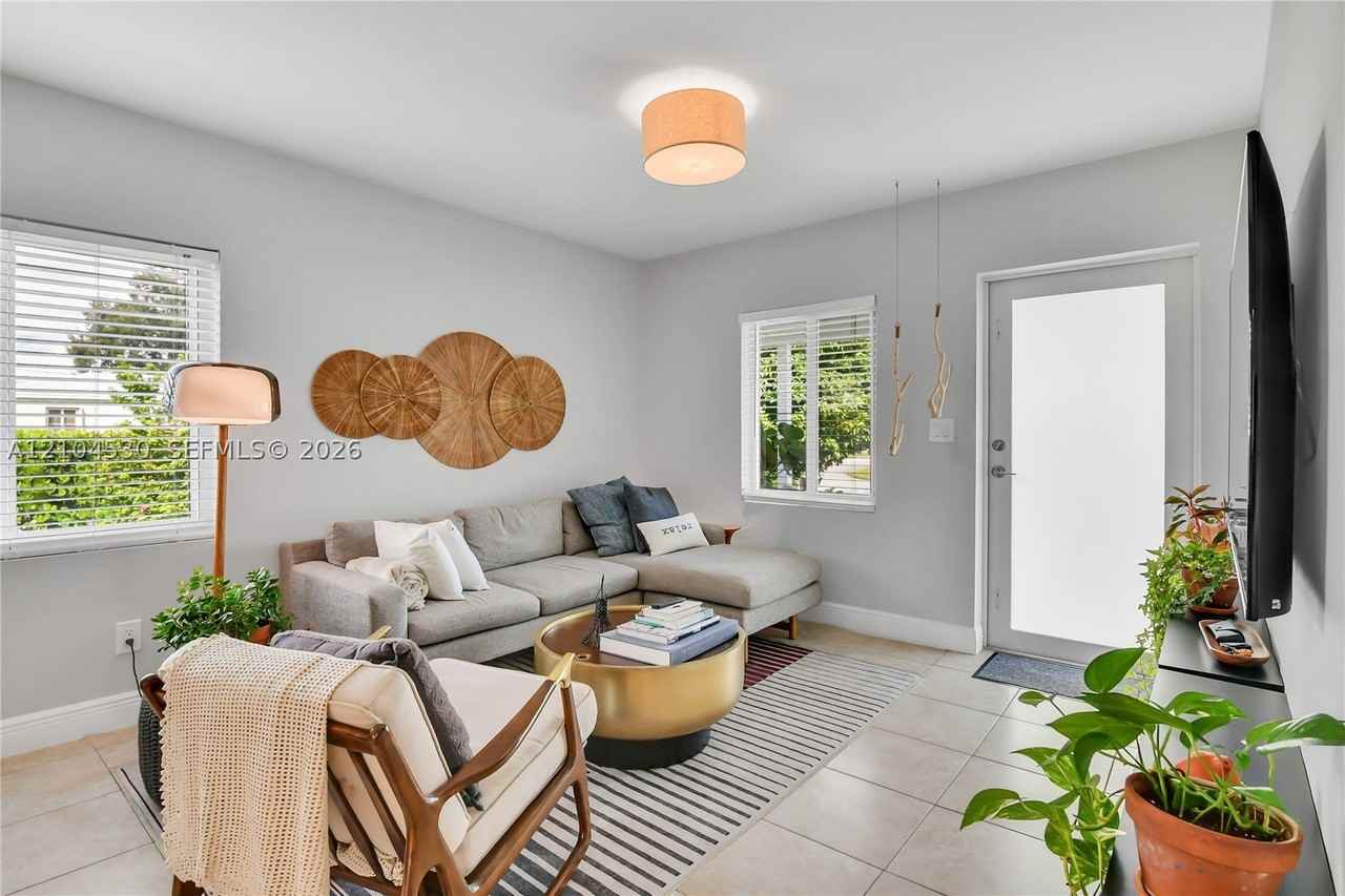 7330 Sw 17th Ter - Photo 5 of 21