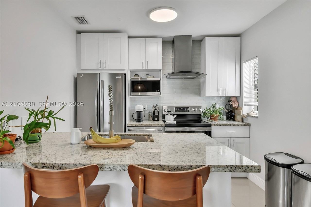 7330 Sw 17th Ter - Photo 6 of 21