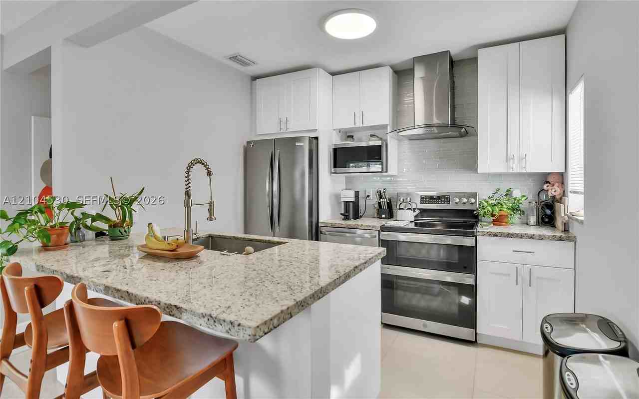 7330 Sw 17th Ter - Photo 7 of 21