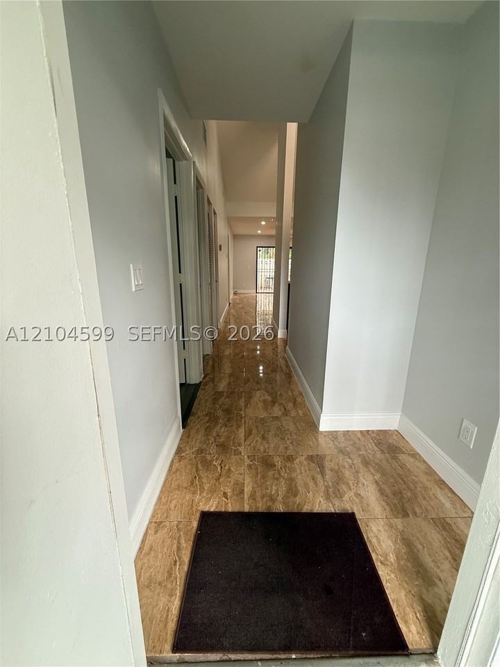 3811 Sw 69th Ave #12L - Photo 4 of 39