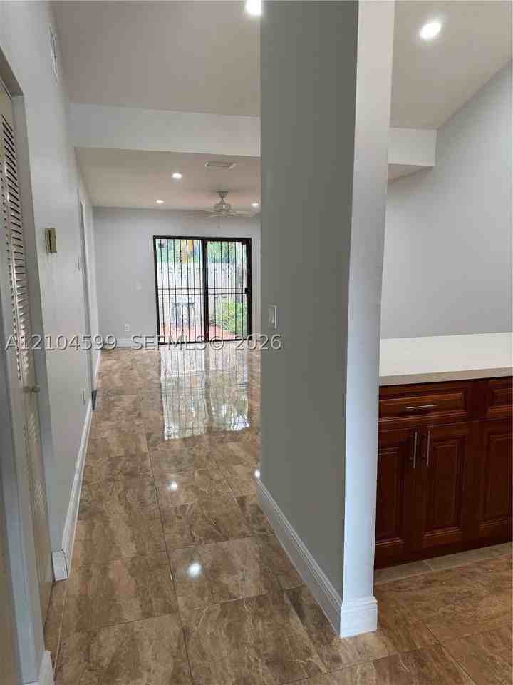 3811 Sw 69th Ave #12L - Photo 5 of 39
